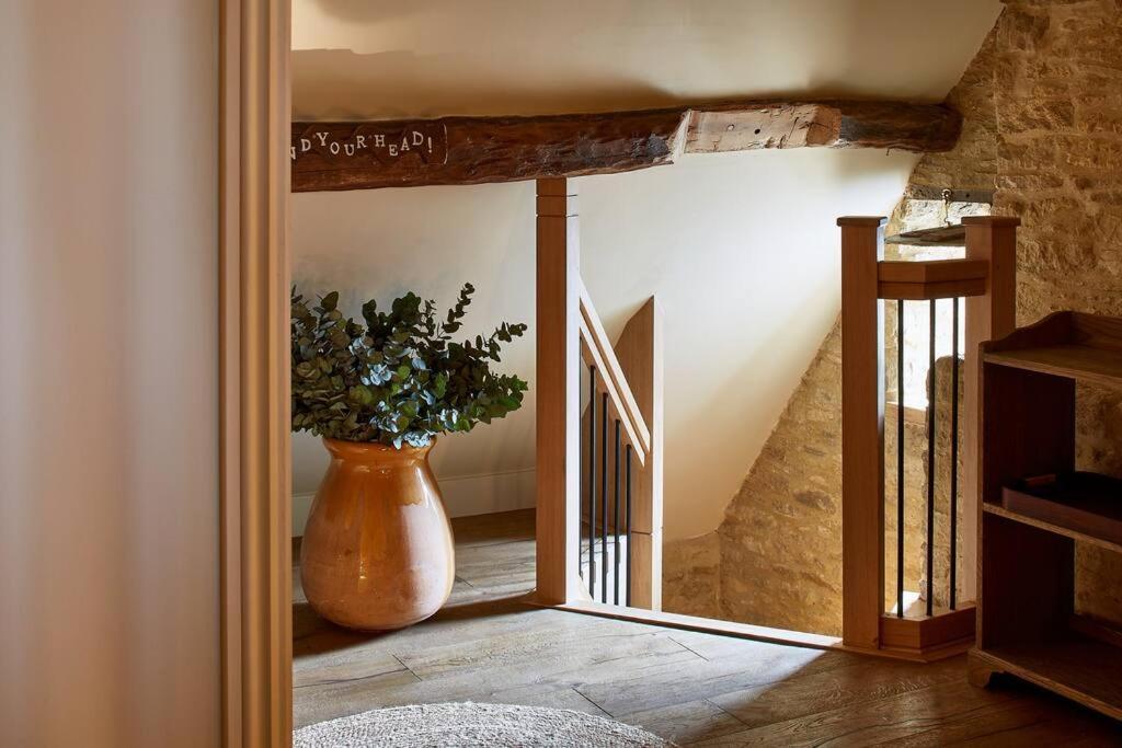 Dawn At The Sun Inn Felmersham, Our Signature Duplex Suite 샨브룩 외부 사진