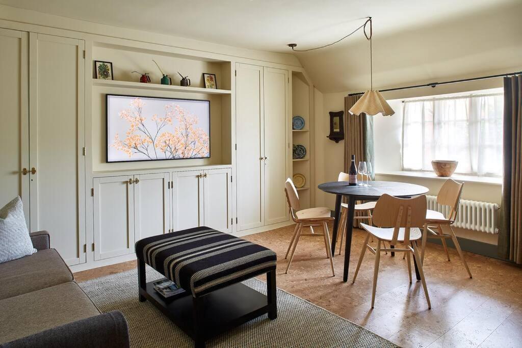 Dawn At The Sun Inn Felmersham, Our Signature Duplex Suite 샨브룩 외부 사진