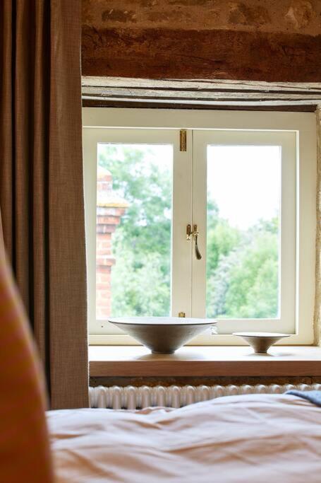 Dawn At The Sun Inn Felmersham, Our Signature Duplex Suite 샨브룩 외부 사진