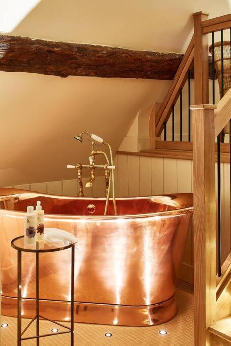 Dawn At The Sun Inn Felmersham, Our Signature Duplex Suite 샨브룩 외부 사진